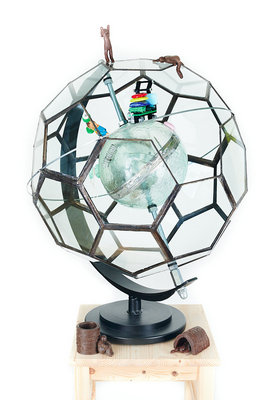 Globe 50 x 50 x 68 cm (W x D x H)